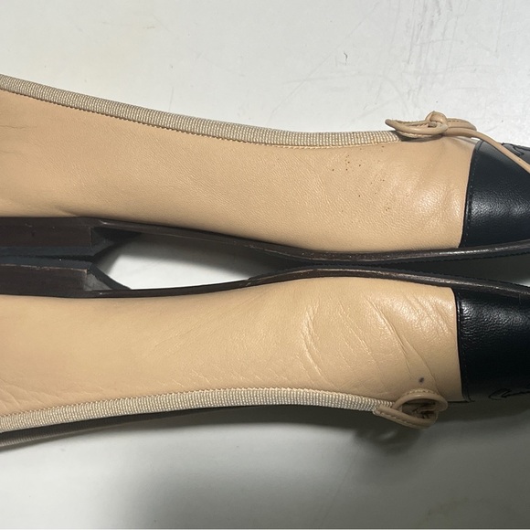CHANEL Women's Tan and Black Loafers - Picture 4 of 12